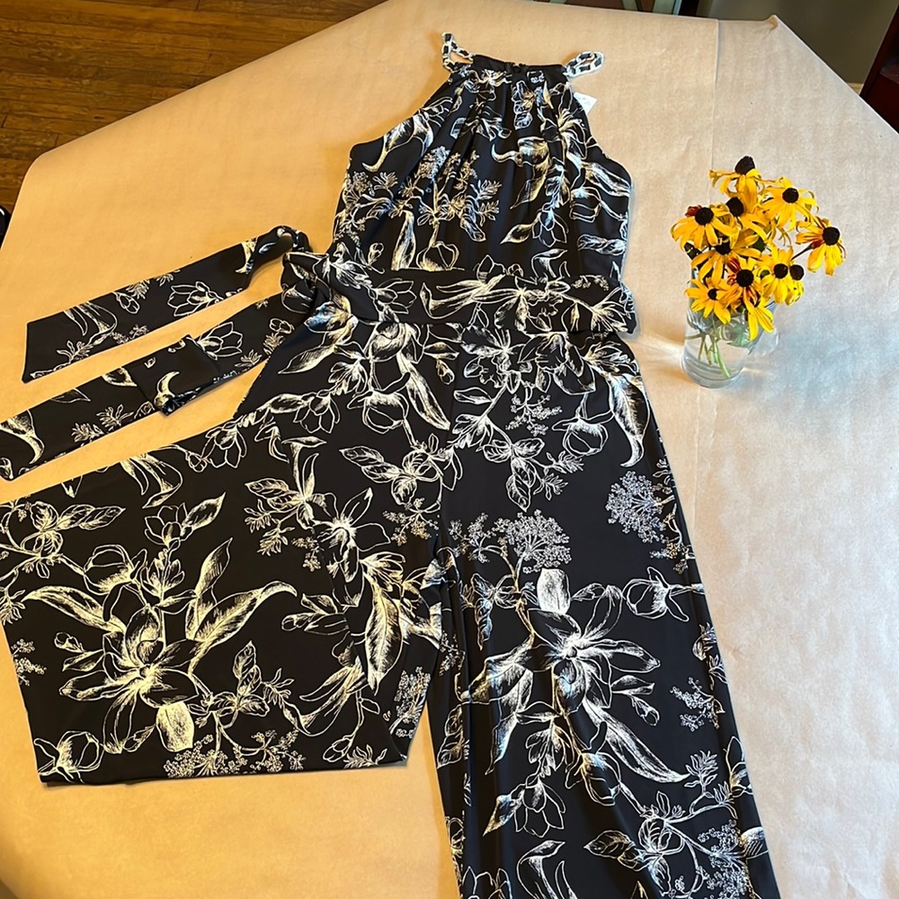 New White House Black Market Jumpsuit Size 00 Black and White